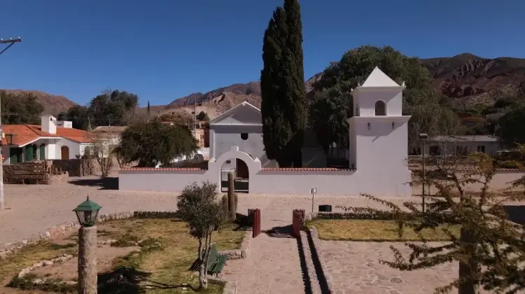 Esta es la Iglesia de San Francisco de Paula en Uquía, una joya arquitectónica colonial ubicada en la Quebrada de Humahuaca, Jujuy