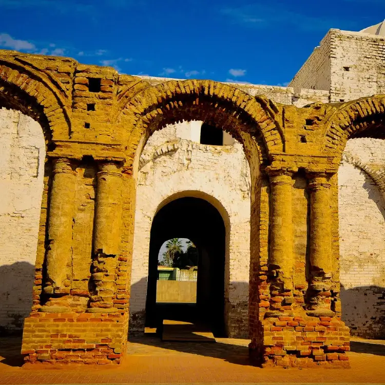 La imagen muestra las ruinas de la emblemática Iglesia y Convento de San Agustín, ubicadas en la histórica localidad de Zaña, en la región de Lambayeque, Perú, a más de una hora de viaje desde Chiclayo