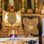 El turismo religioso en Corrientes tiene dos escalas: la de la capital, donde siete iglesias coloniales narran cuatro siglos de fe urbana alrededor de la cruz que resistió el fuego en 1588, y la de la provincia, donde las ruinas de las reducciones jesuítico-guaraníes se extienden a lo largo del río Uruguay en seis localidades.