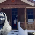 La imagen muestra la Casa Museo de Fatmawati Soekarno, ubicada en la ciudad de Bengkulu, Indonesia.