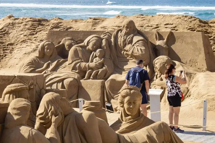 El Belén de Arena de la playa de Las Canteras se encuentra en Las Palmas de Gran Canaria, España