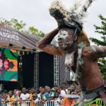FEstival vudu en una recorrida de turismo religioso en benin